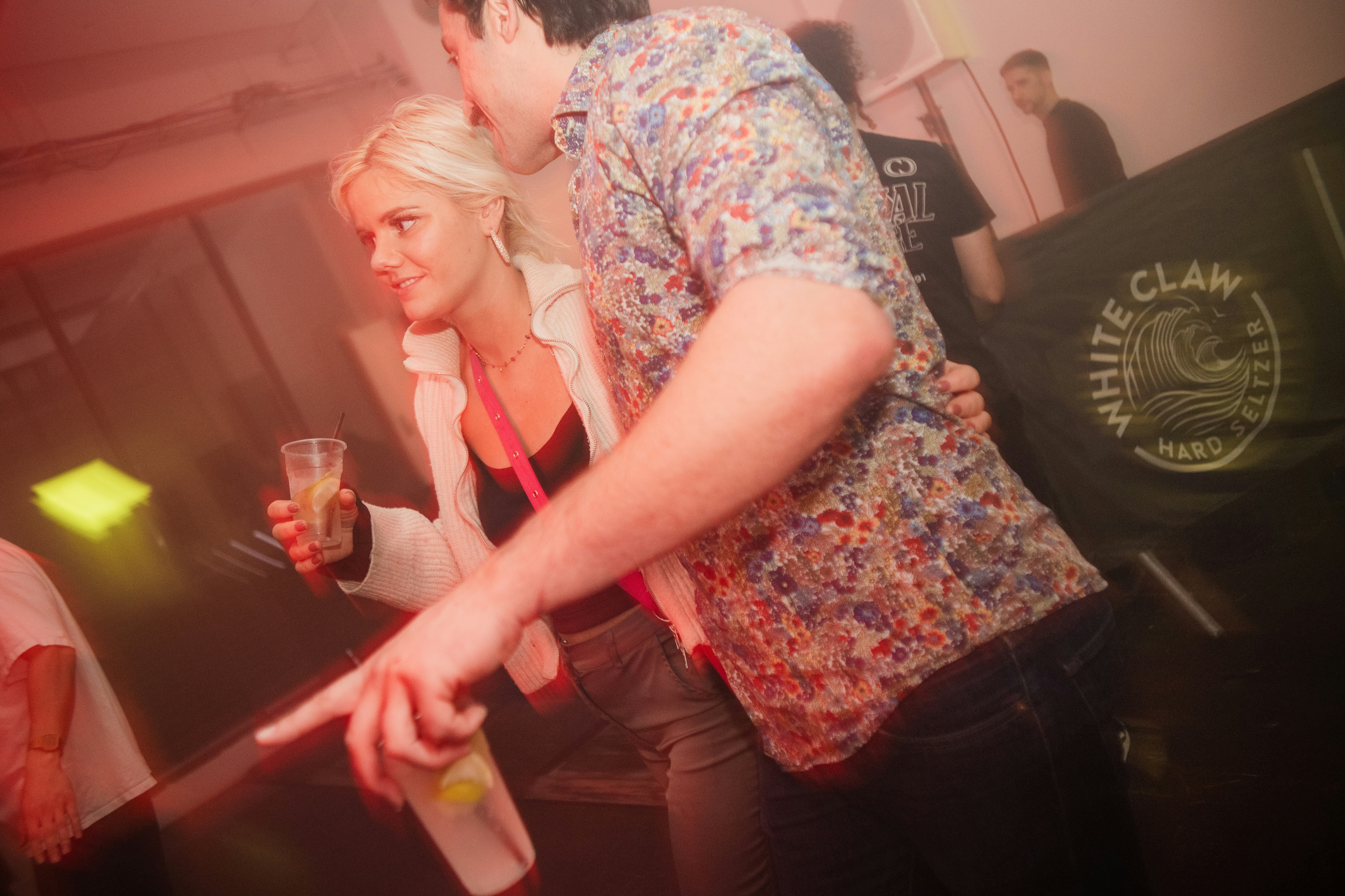 Nuchter medewerker aan de kassa — alcoholnaleving in de praktijk